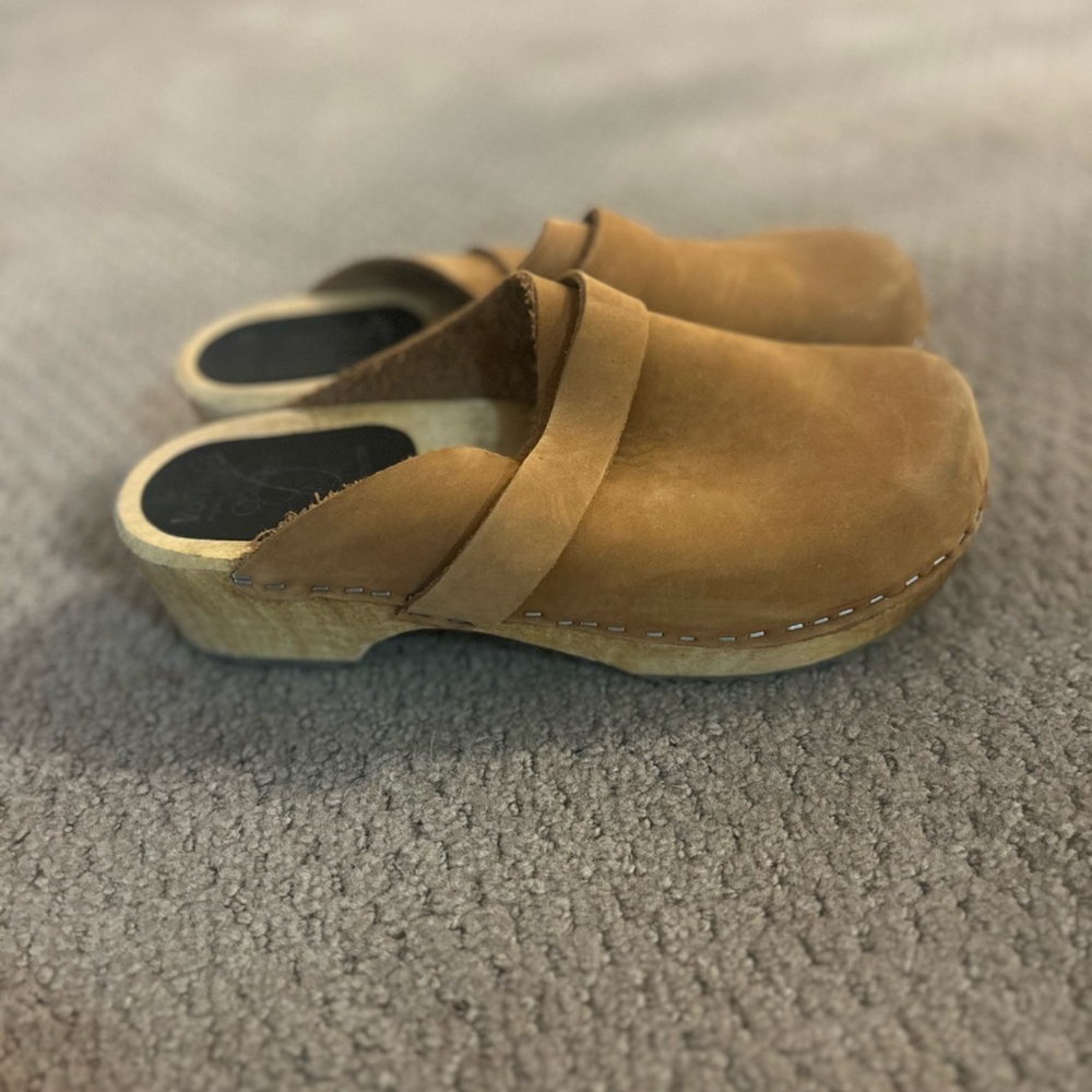 Classic Tan Leather Clogs